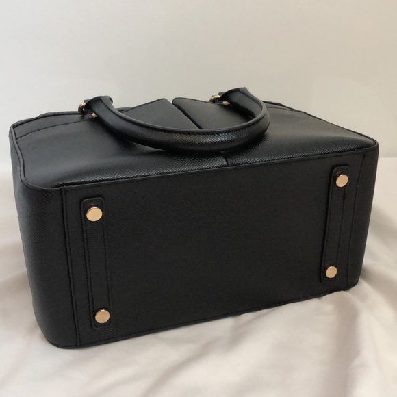 Samantha Thavasa Deluxe black Purse with gold details - Picture 5 of 9